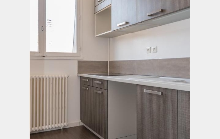 Appartement P2   SENS  50 m2 645 € 