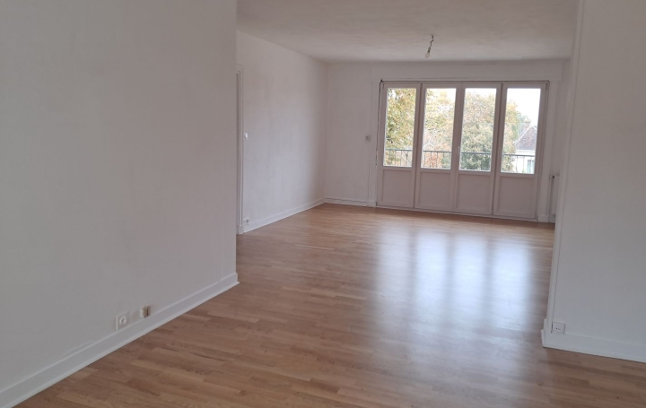 Appartement P2   SENS  68 m2 675 € 